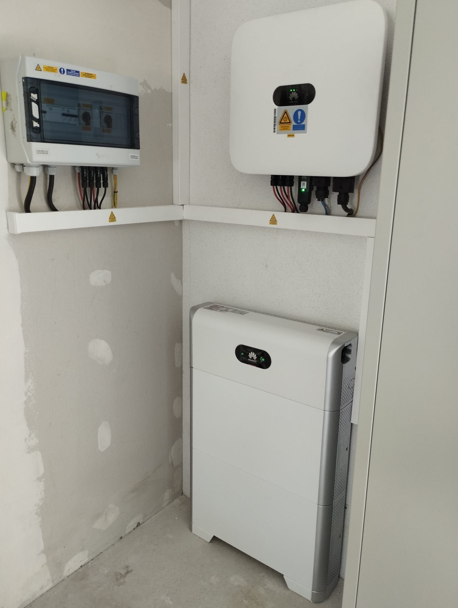 Installation d’un 12 KW onduleur Huawei plus batterie de 10 kW.