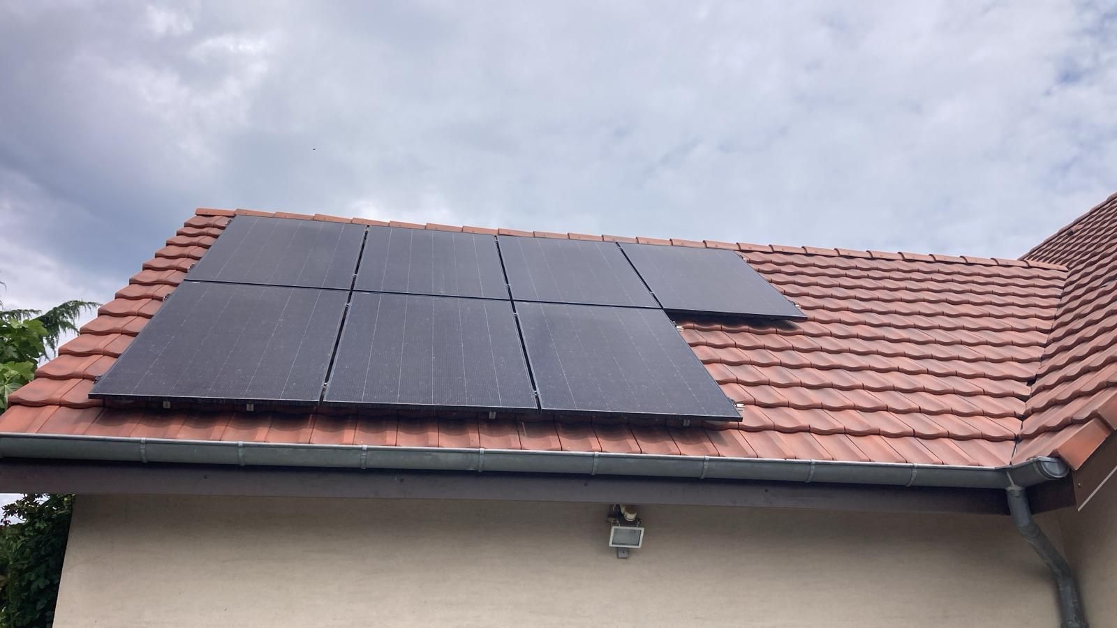 Pose d’un 3 KW avec onduleur centralisé Huawei plus optimiseur installation en triphasée