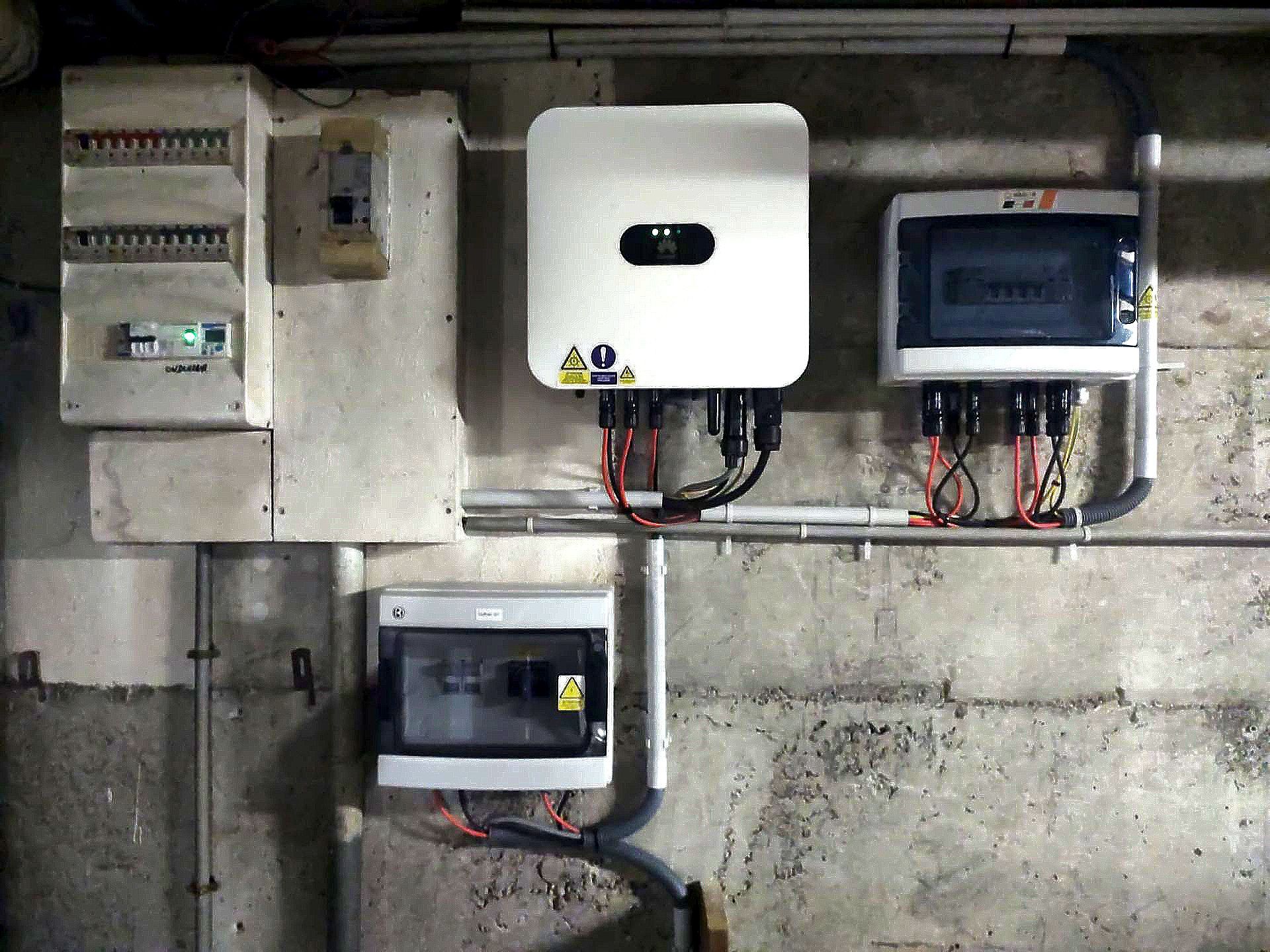 Installation d’un 6 KW 12 panneaux de 500 Wc avec batterie de 5 kw onduleur Huawei