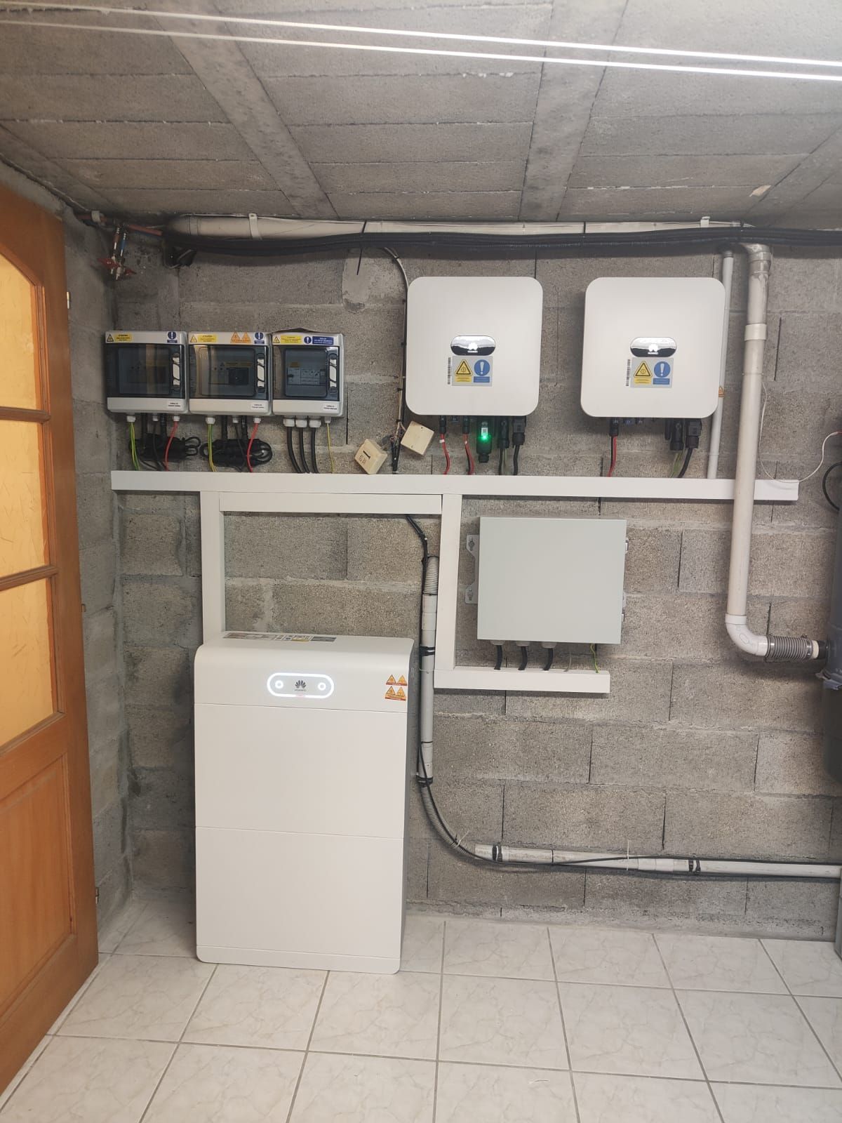 Installation d’un 9 KW avec onduleur et batterie de 14KW Huawei  plus système backup