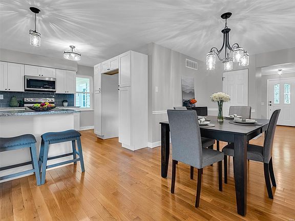 Beautiful Dining Room Design | St. Louis, MO | Cheri Buys Houses