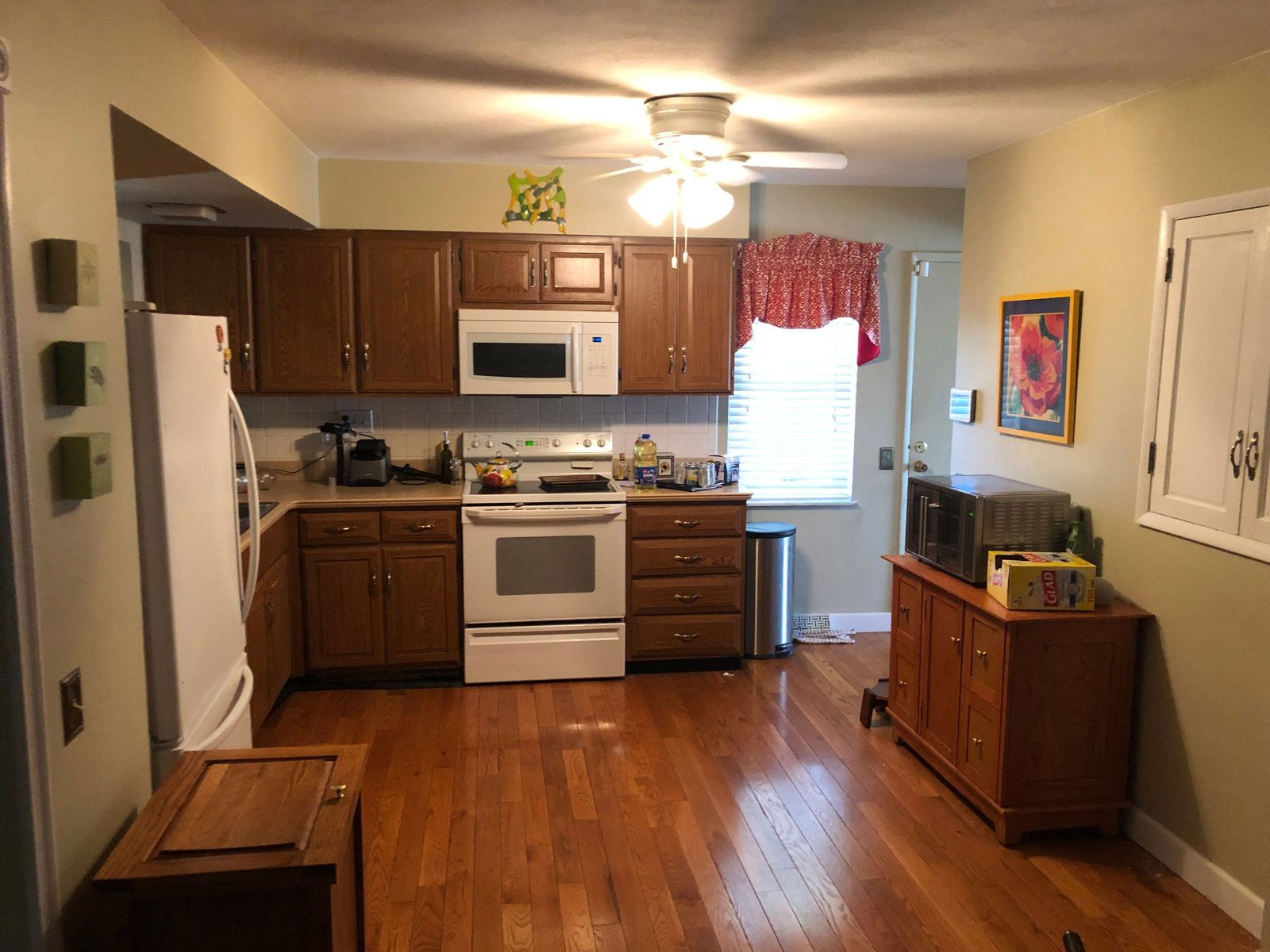 Kitchen And Cabinets | St. Louis, MO | Cheri Buys Houses