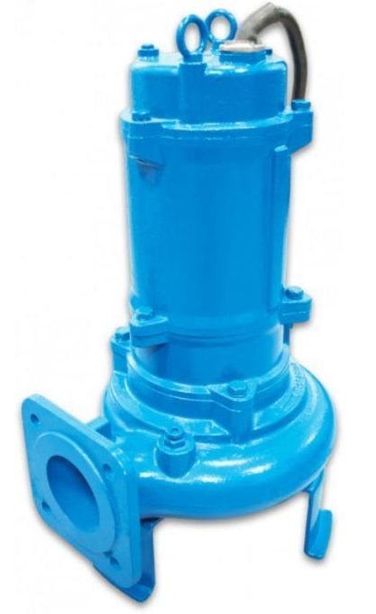 Una bomba de agua azul con una manguera conectada a ella