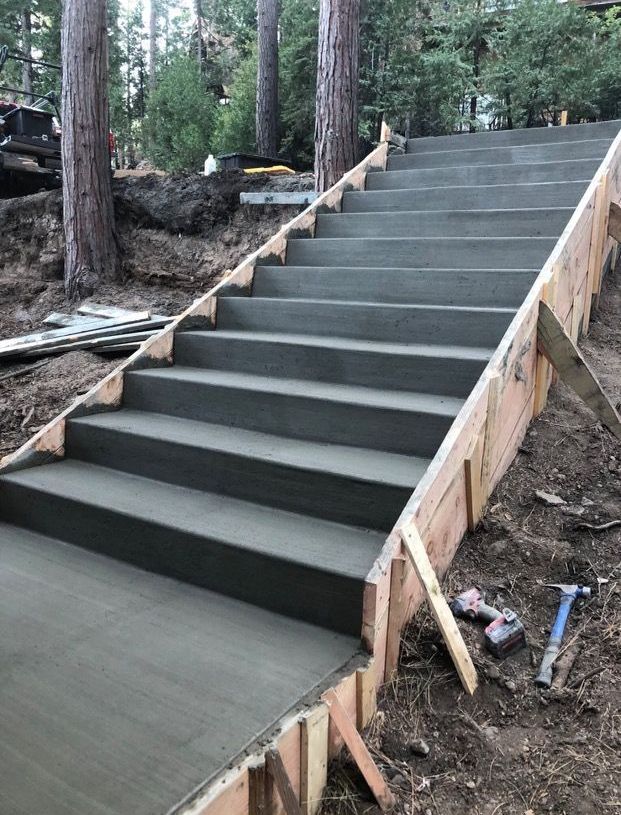 pouring concrete stairs, monolythic pour