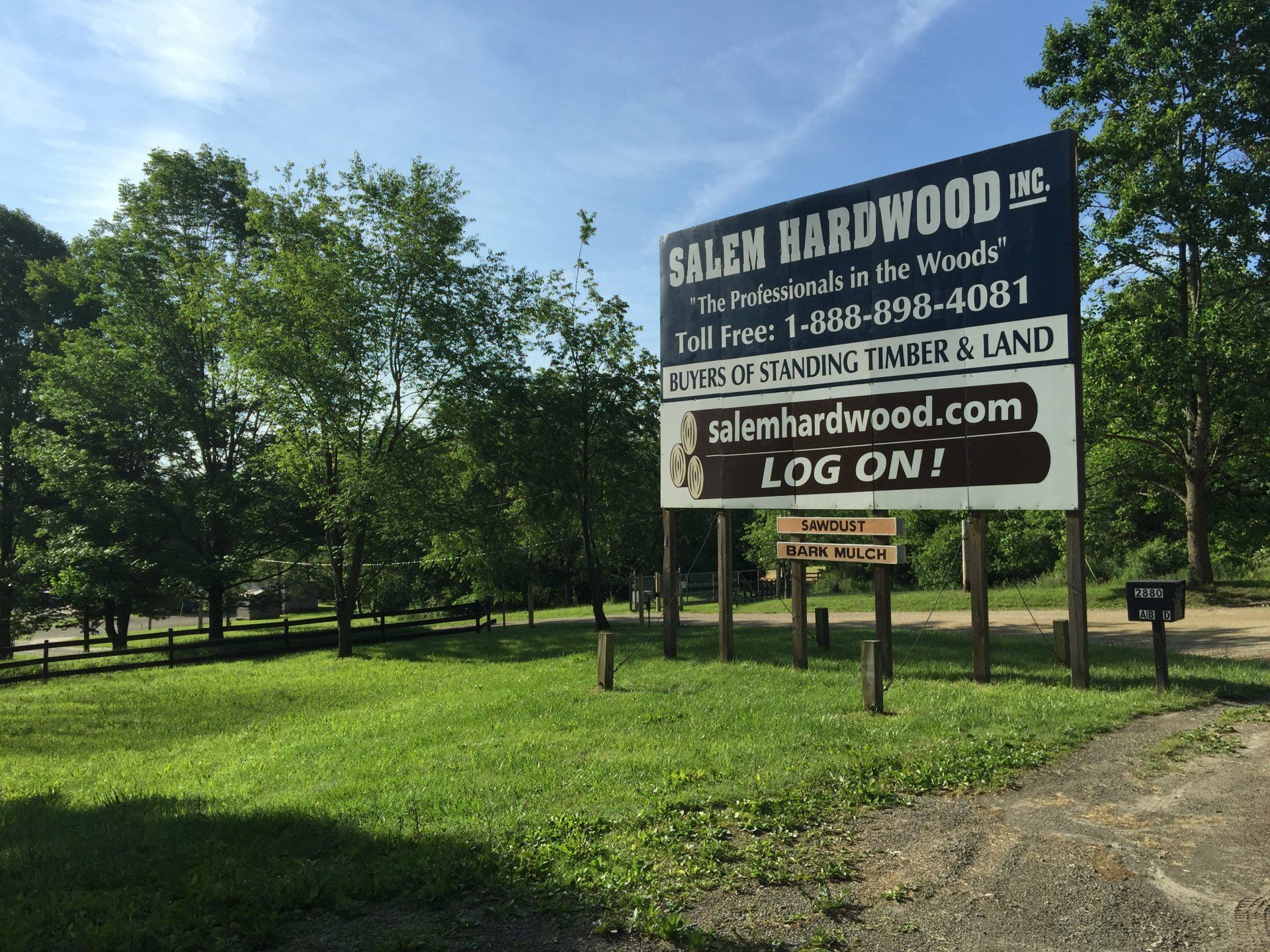 A sign that says salem hardwood in the middle of a grassy field