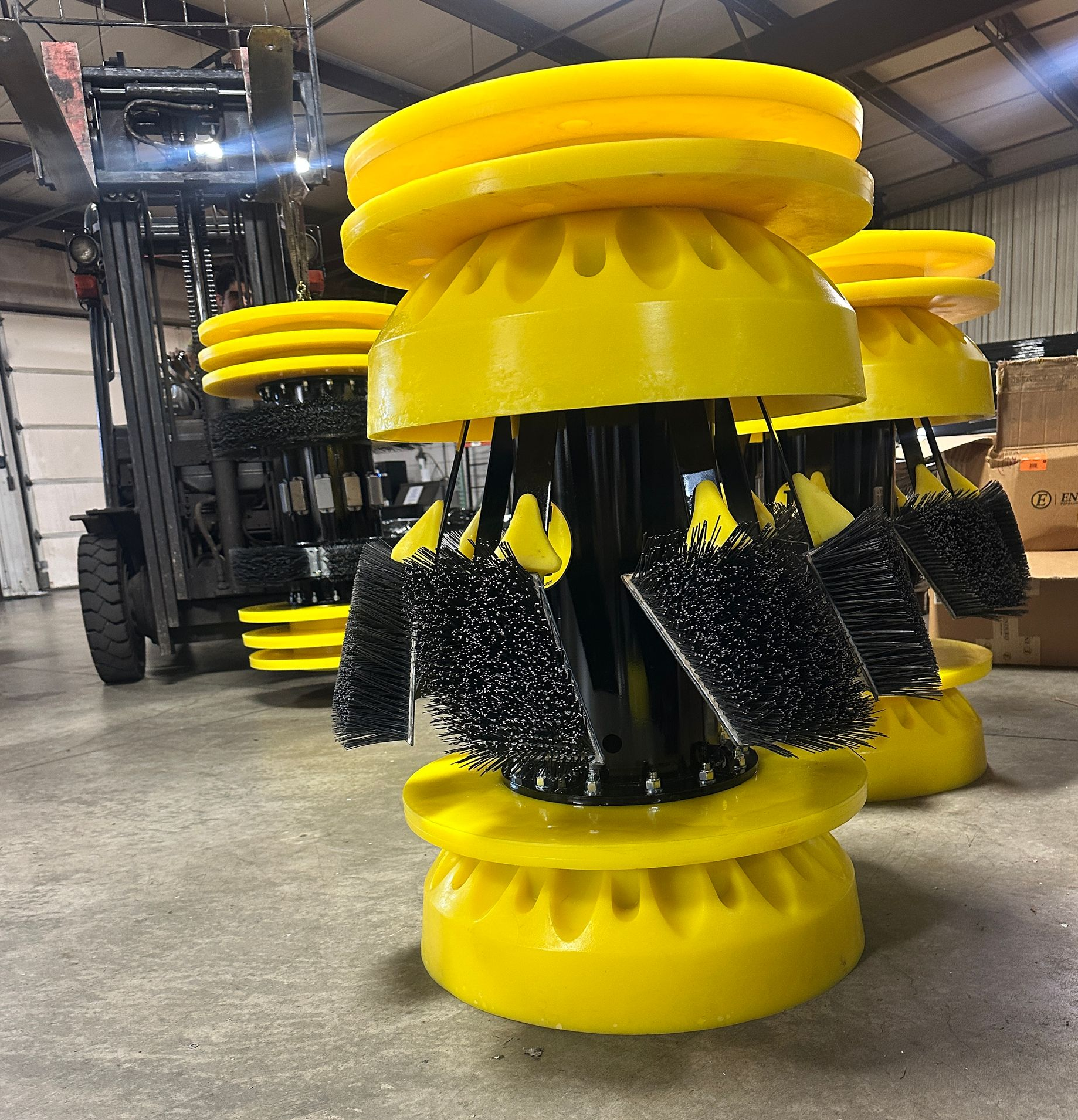 Large Diameter Pipeline Cleaning Pigs with spring-loaded brushes