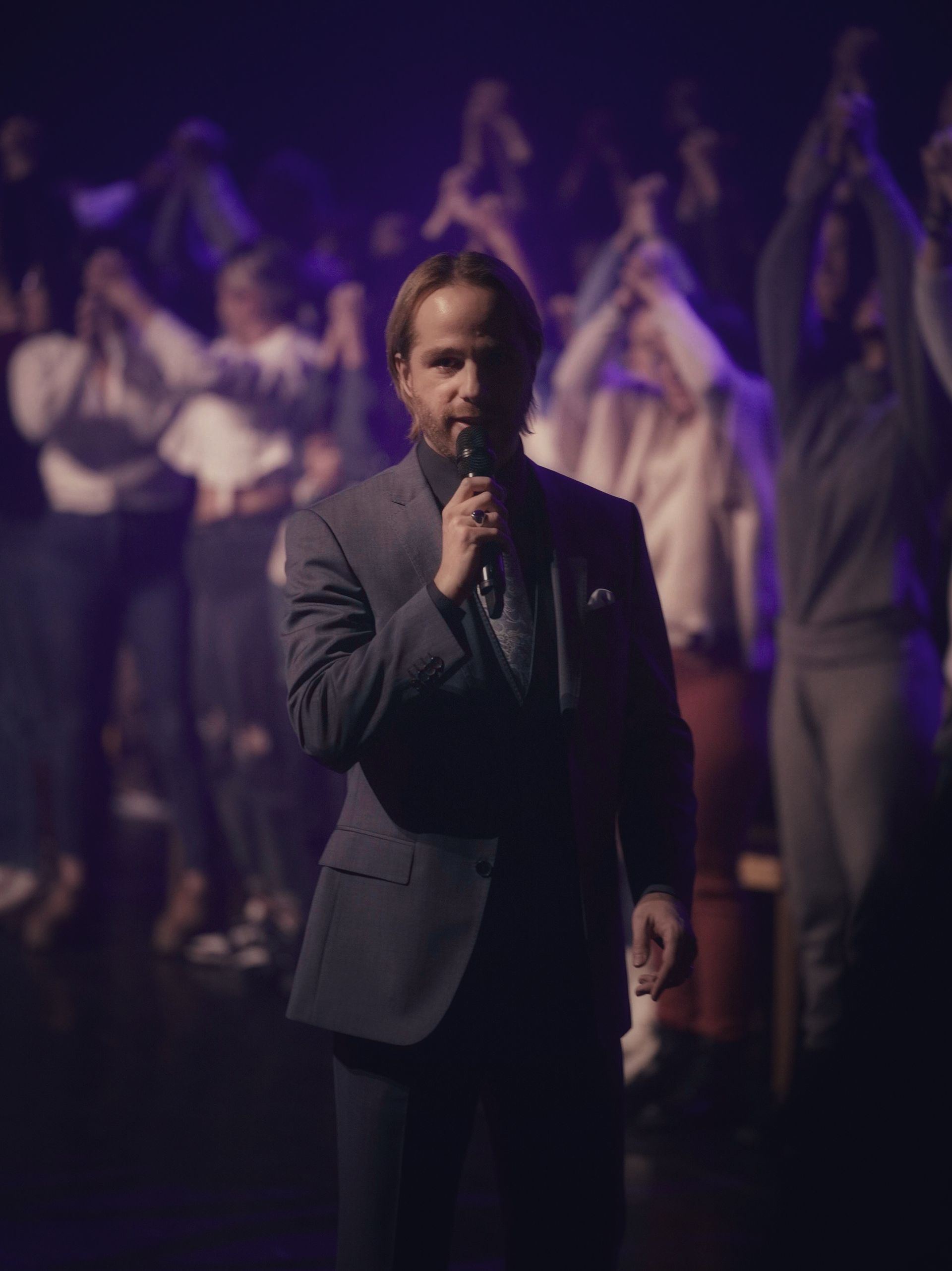 spectacle d'hypnose par byron leon, public avec l'hypnotiseur