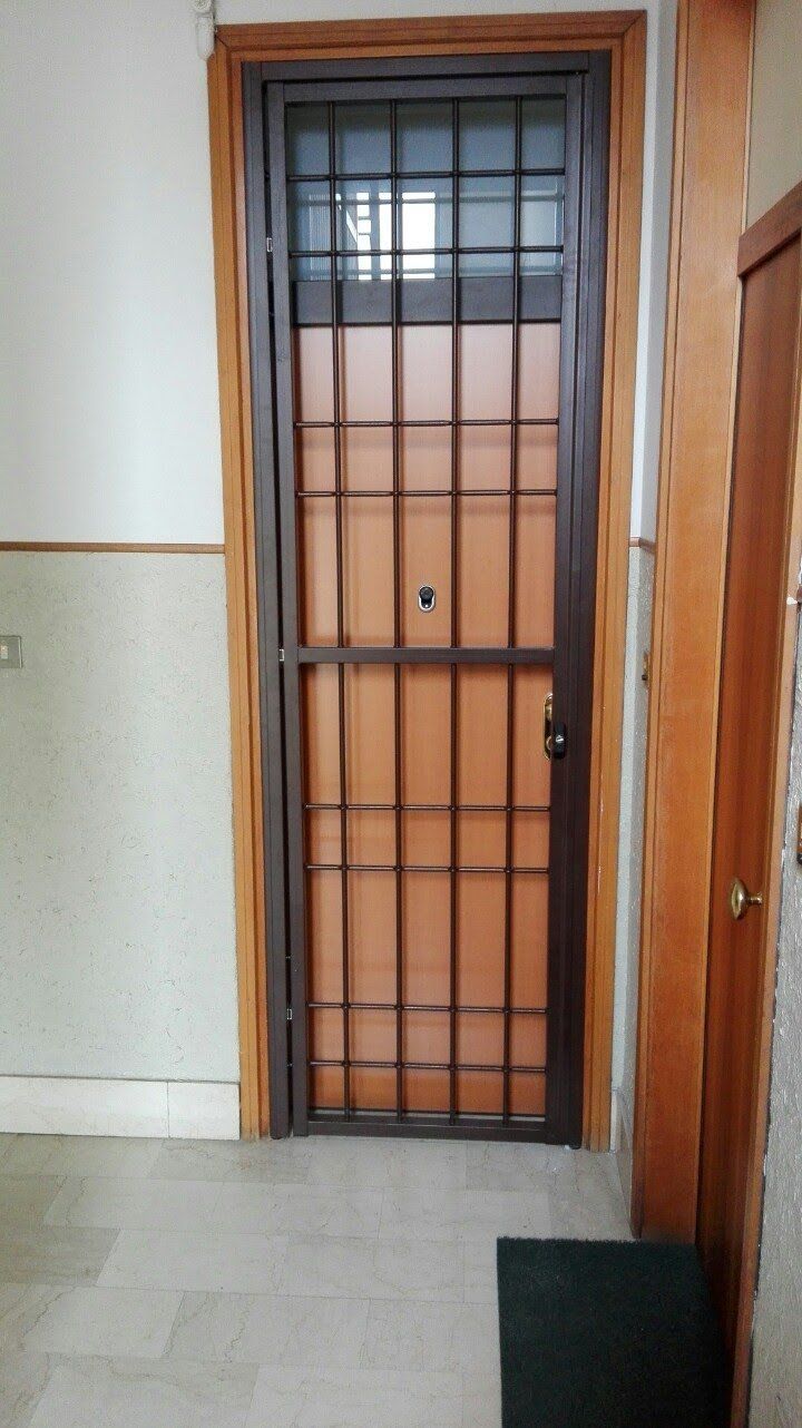 porta blindata con inferriata di protezione
