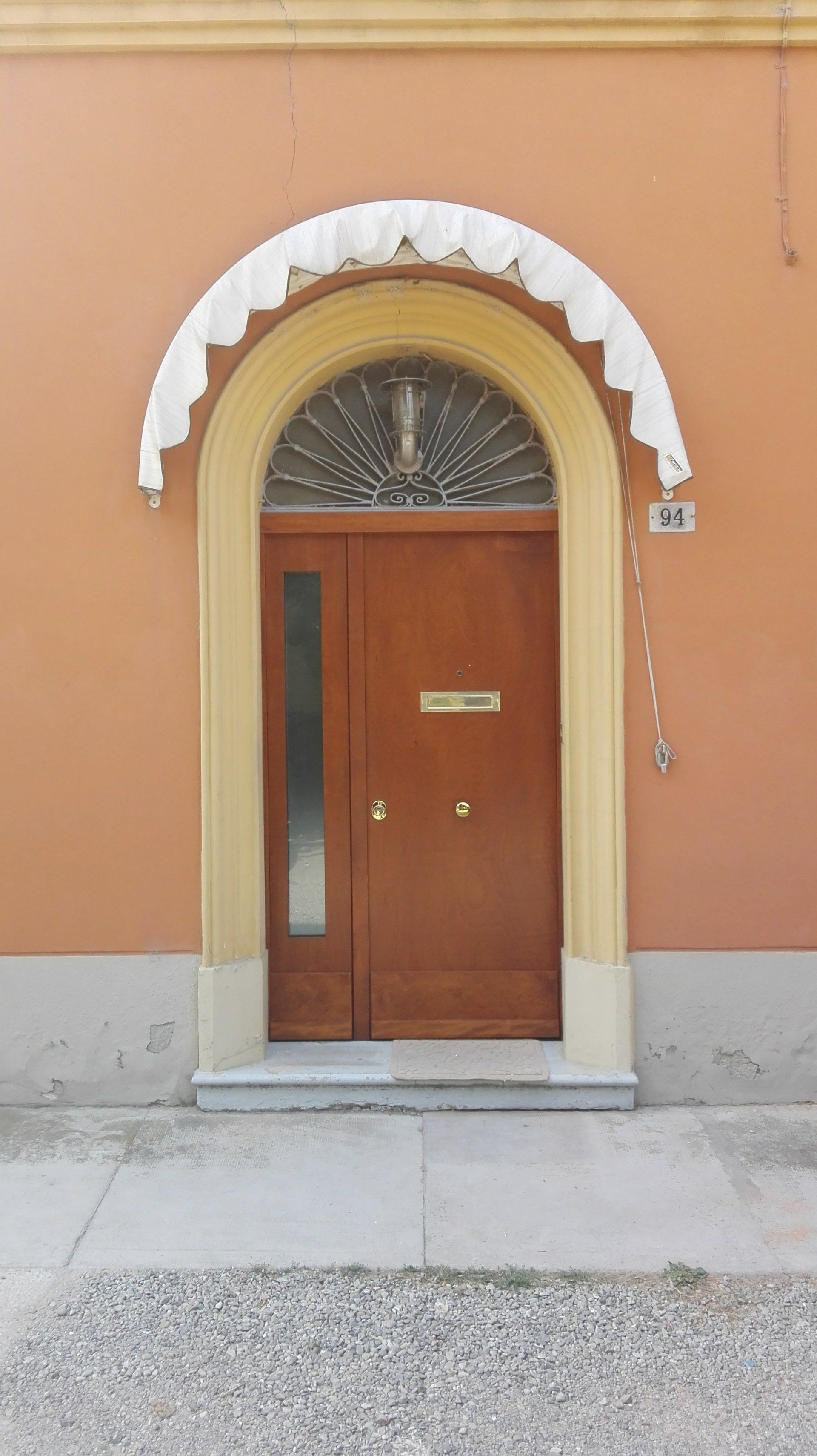 portone in legno e vetro