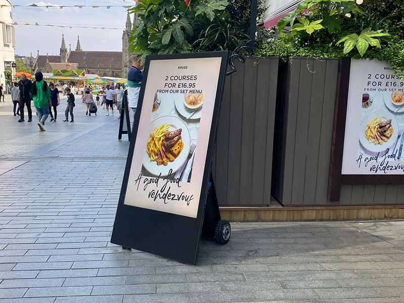 A sign with a picture of a plate of food on it