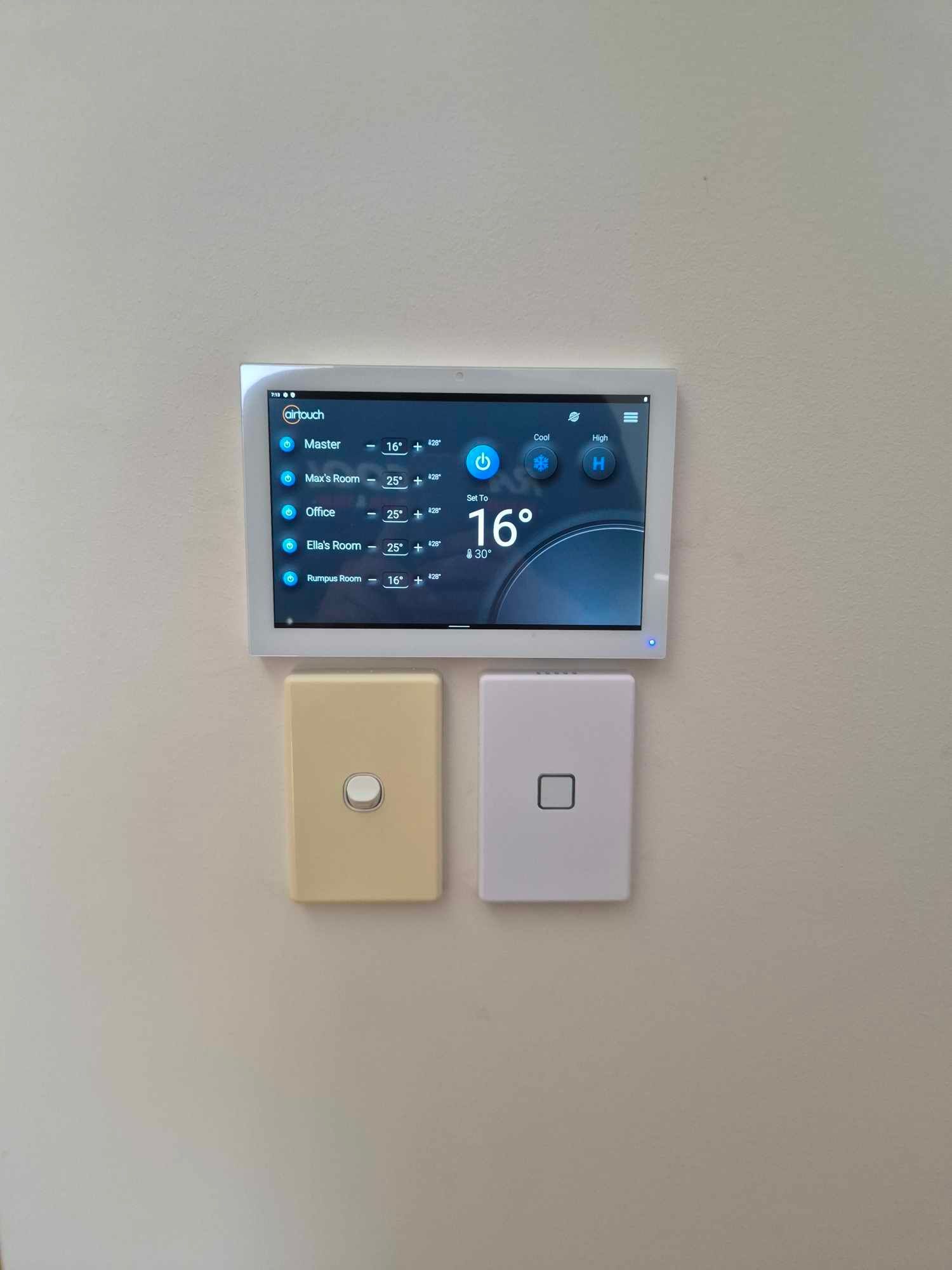 Split System Unit — Rapidcool Air Conditioning & Electrical in Dapto, NSW