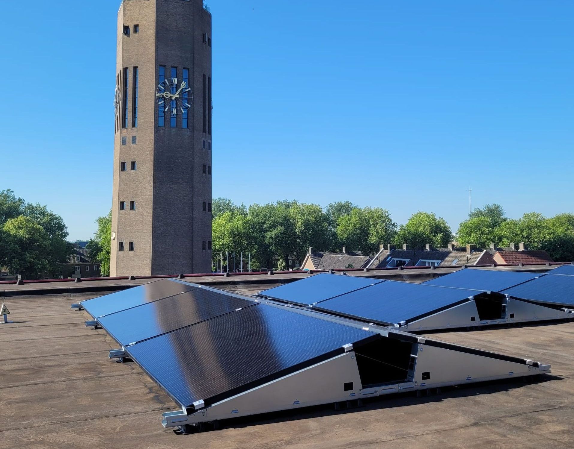 Zonnepanelen op plat dak oost/west