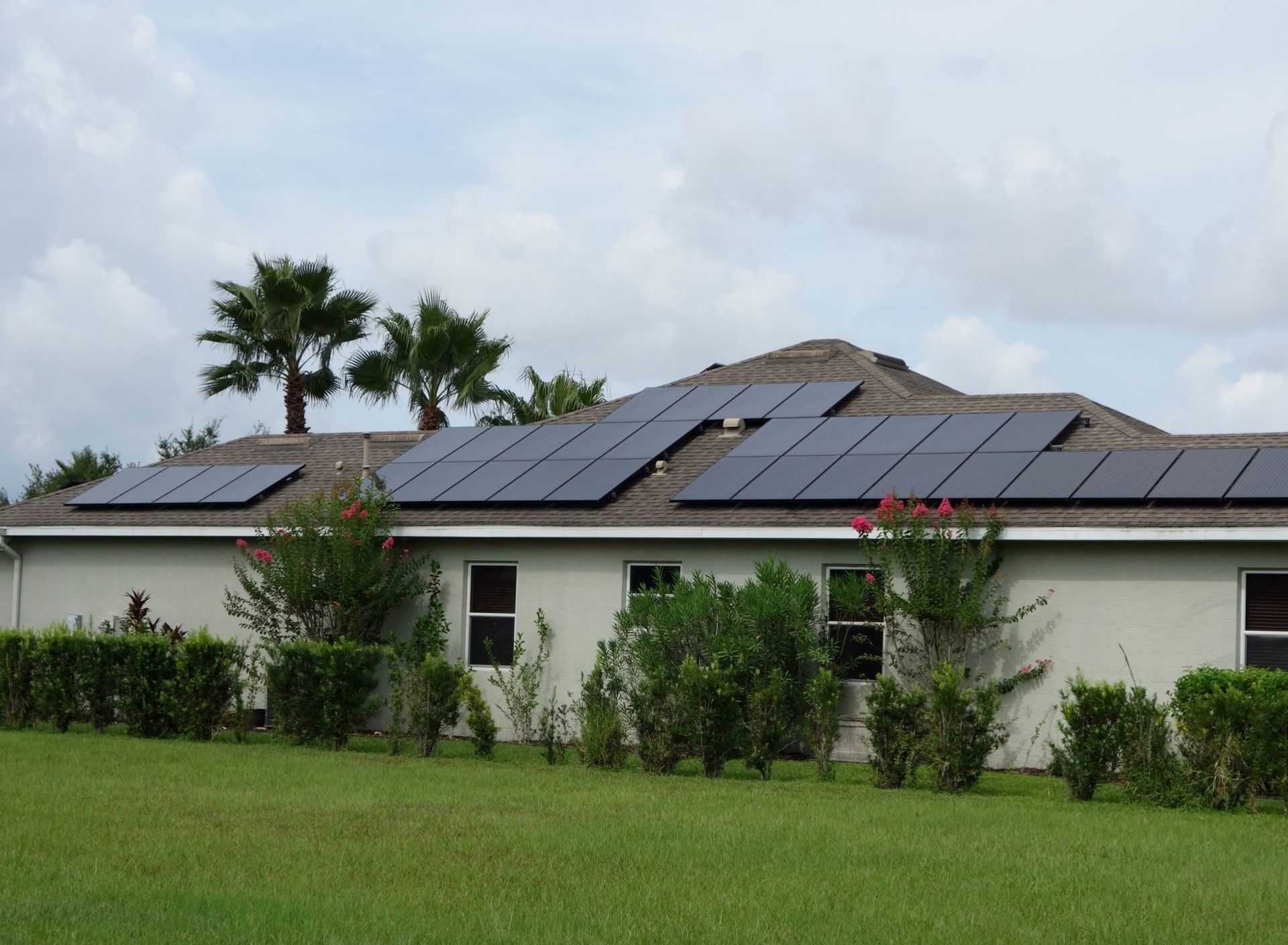 A white House with Solar Panels on the Roof | Lecanto, FL | Innovative Solar Nature Coast