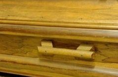cassa funebre con manico in legno