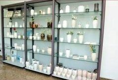 esposizione di urne cinerarie