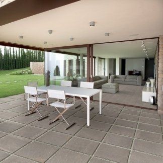 giardino con rivestimenti da esterni