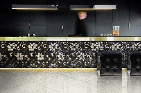 ripiano cottura con mosaico a rivestimento facciata