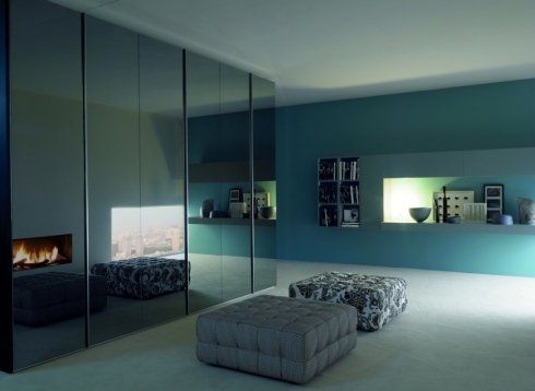 armadio con ante con specchio