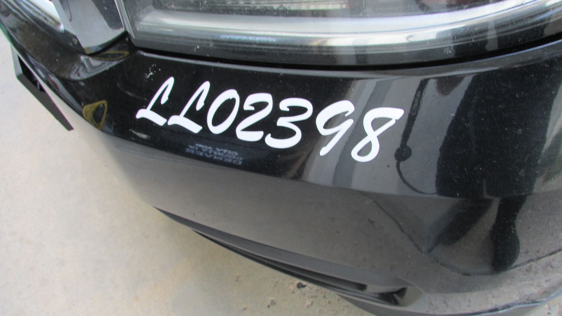 A black car with a license plate that says l402598