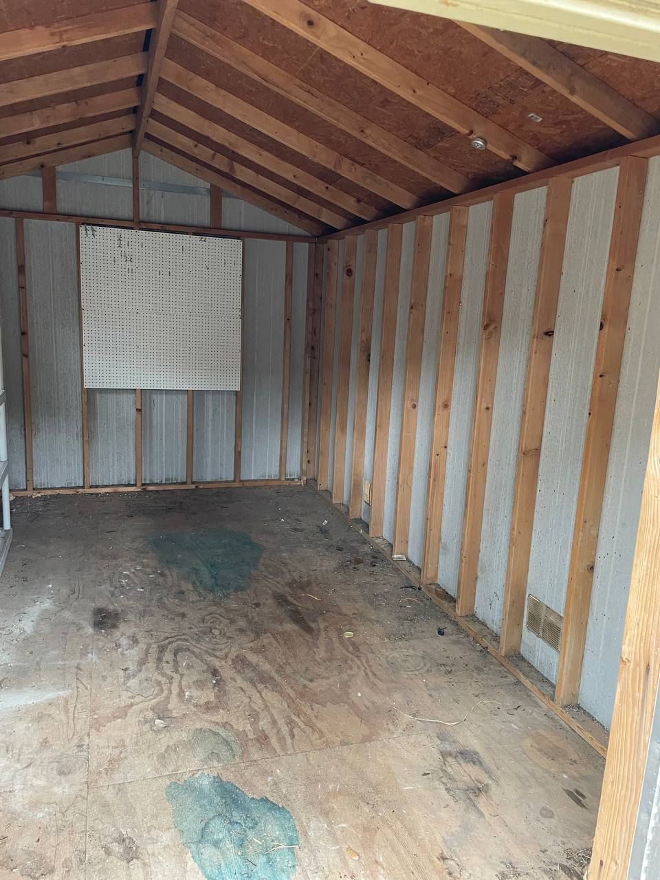 An empty room with a picture of an american flag on the wall.