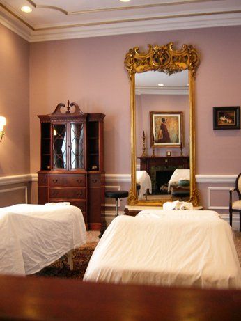 massage tables and mirror