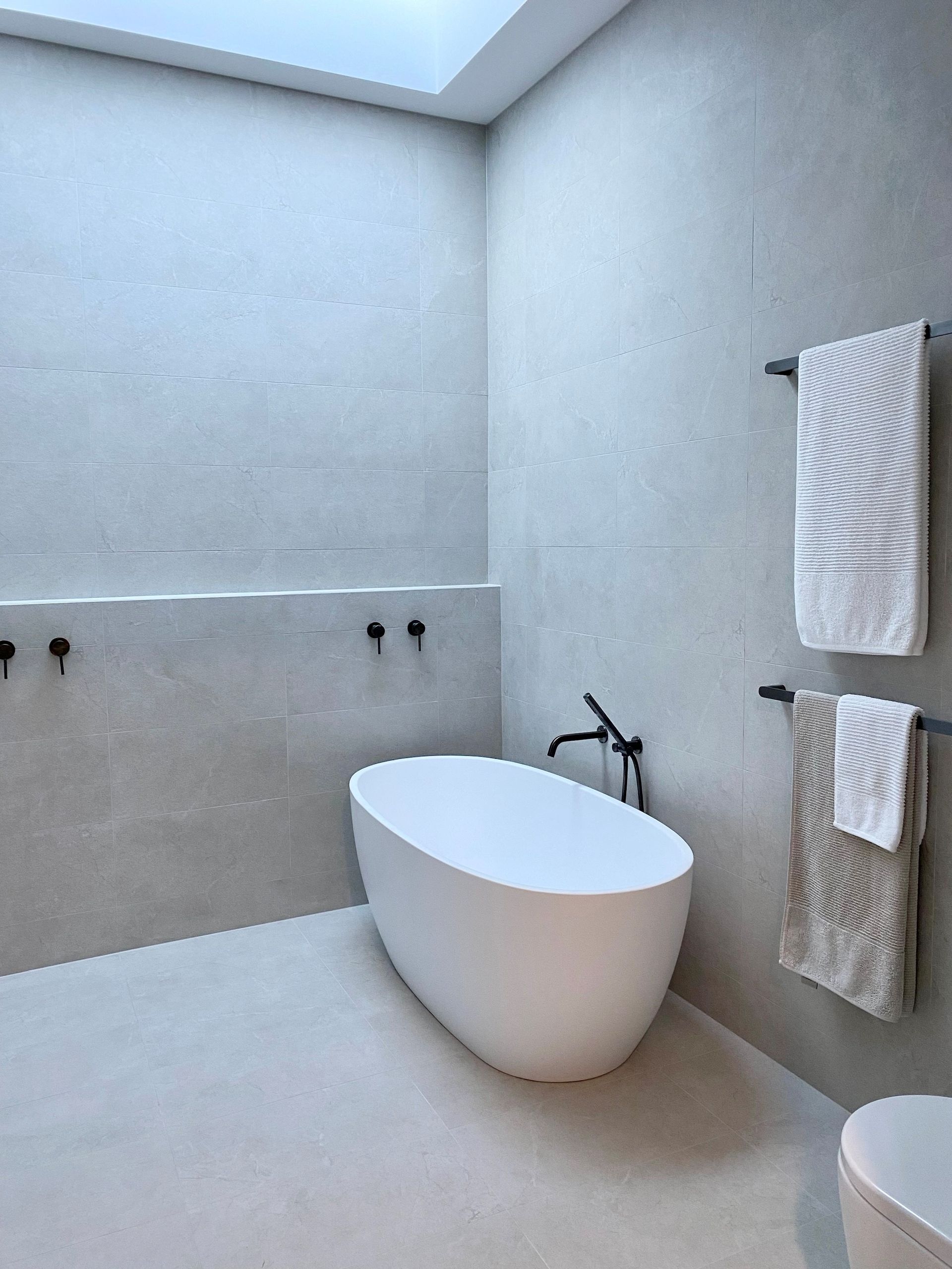 A bathroom with a bathtub and a toilet