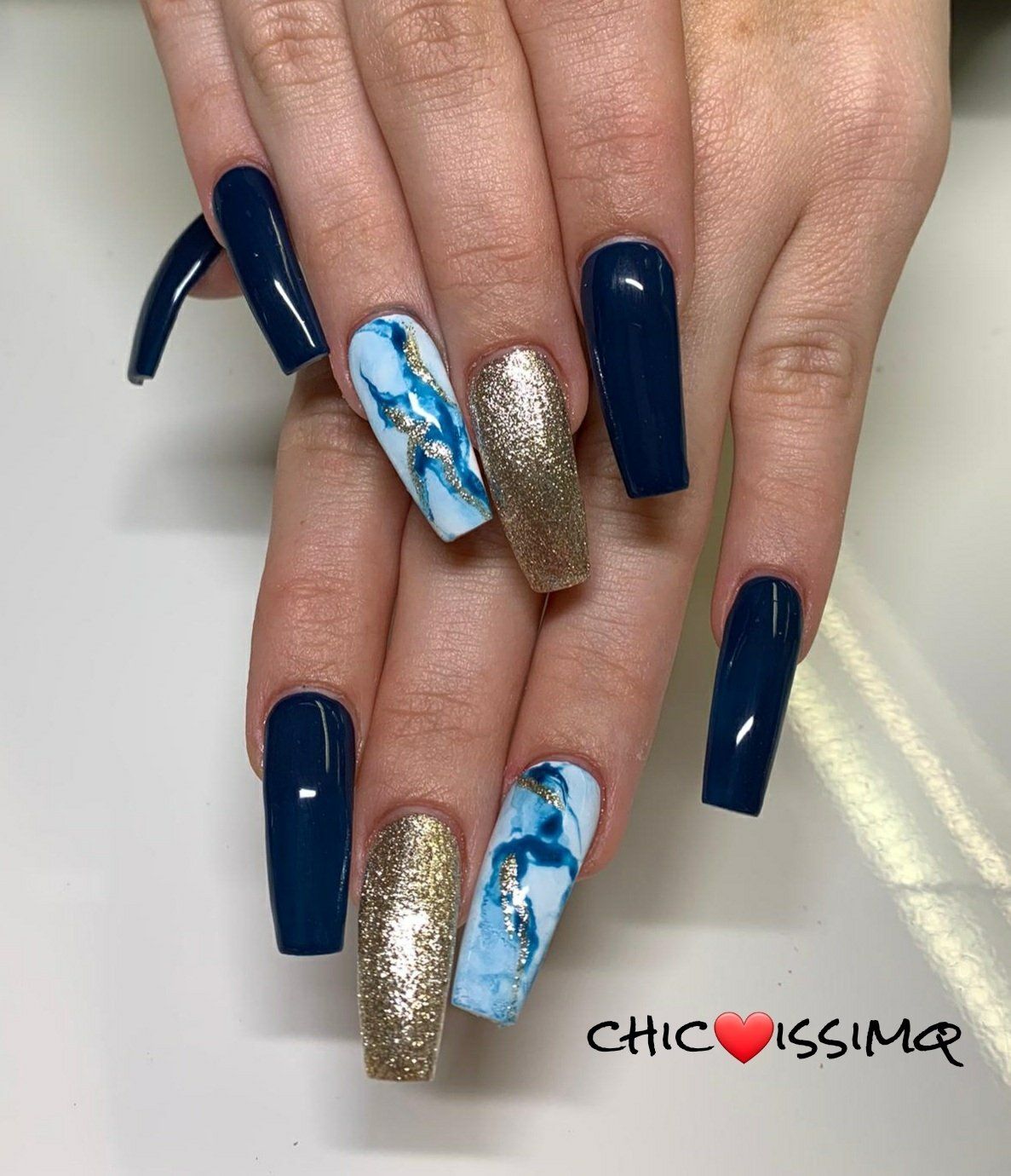 nailart blue und schwarz
