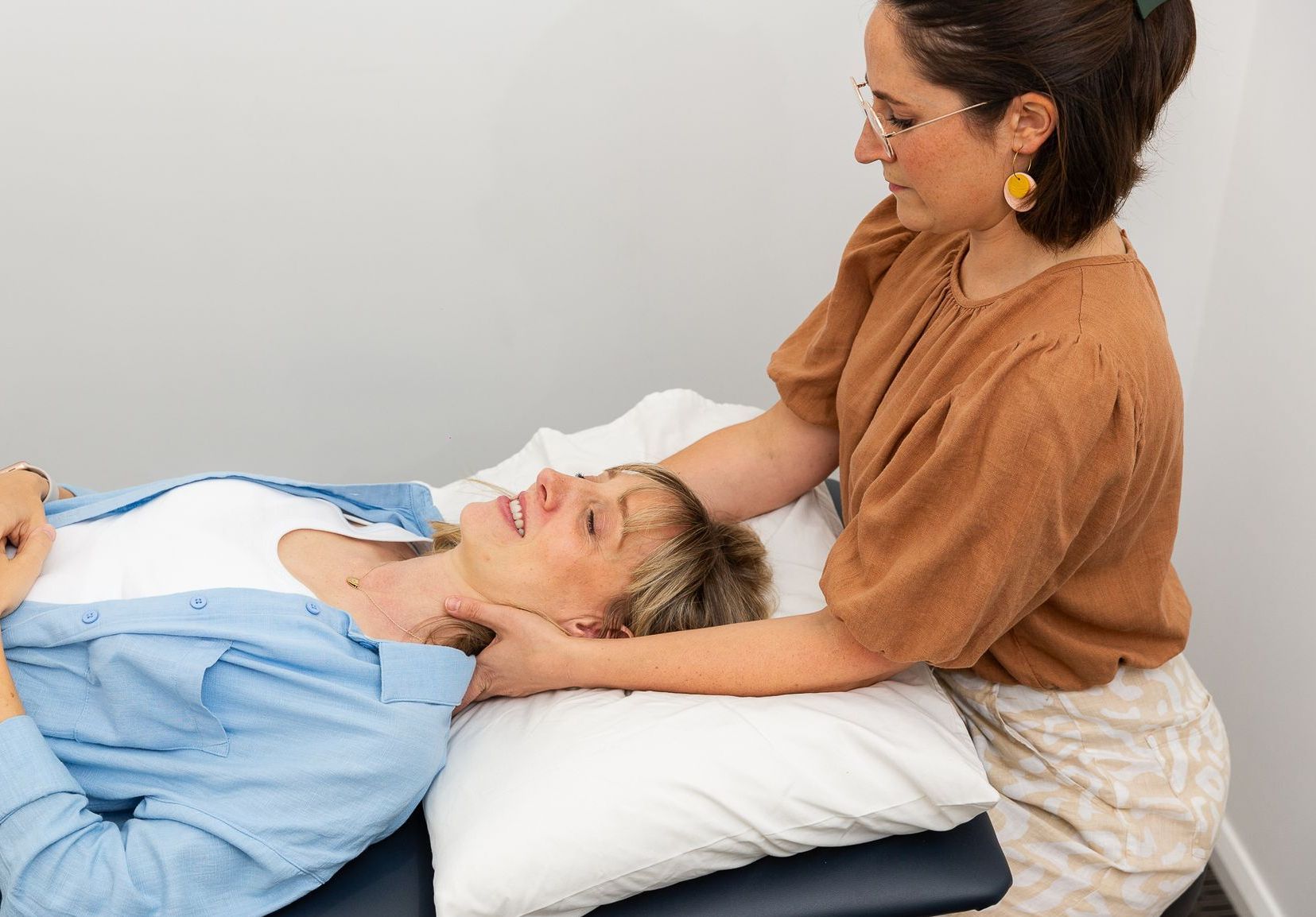 Image of an osteopath supporting a patient.