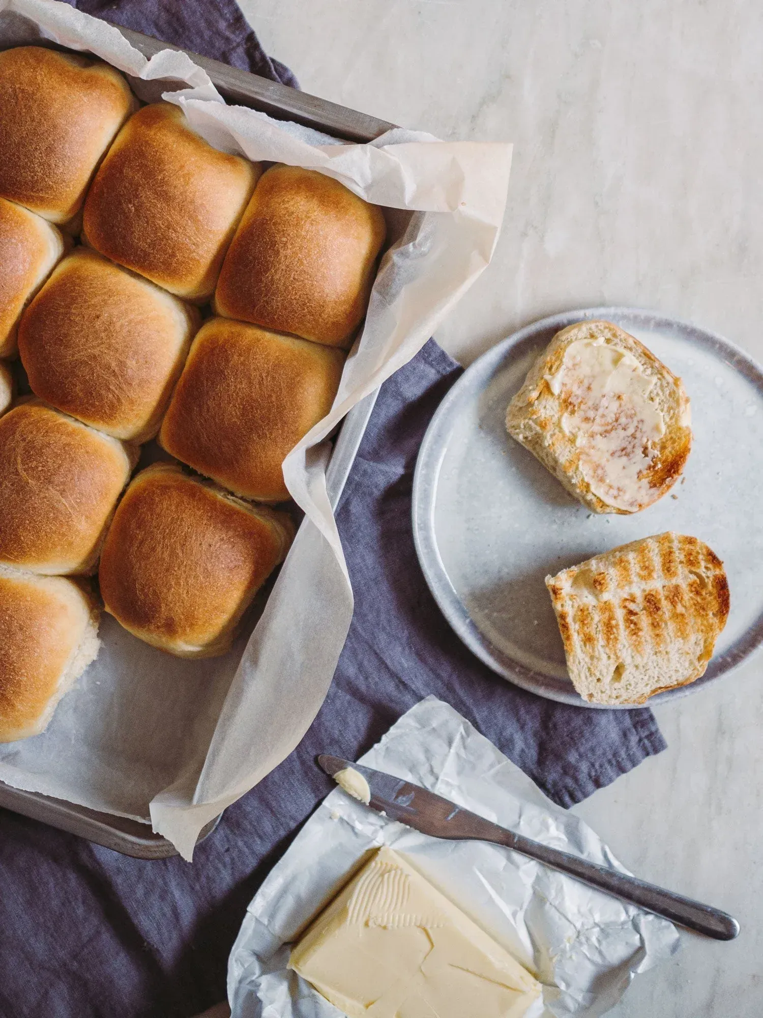 Friskbagte ristede hveder med smør