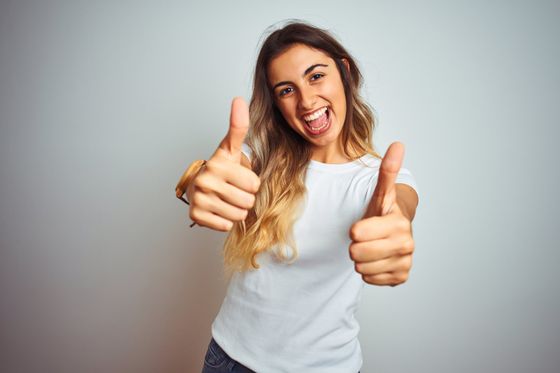 wOMAN WITH THUMBS UP