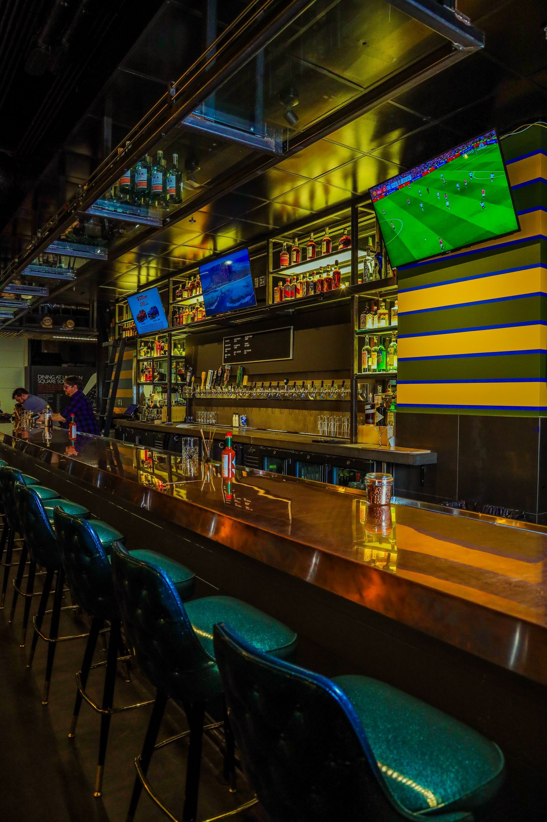 King Leroy Bellevue Bar