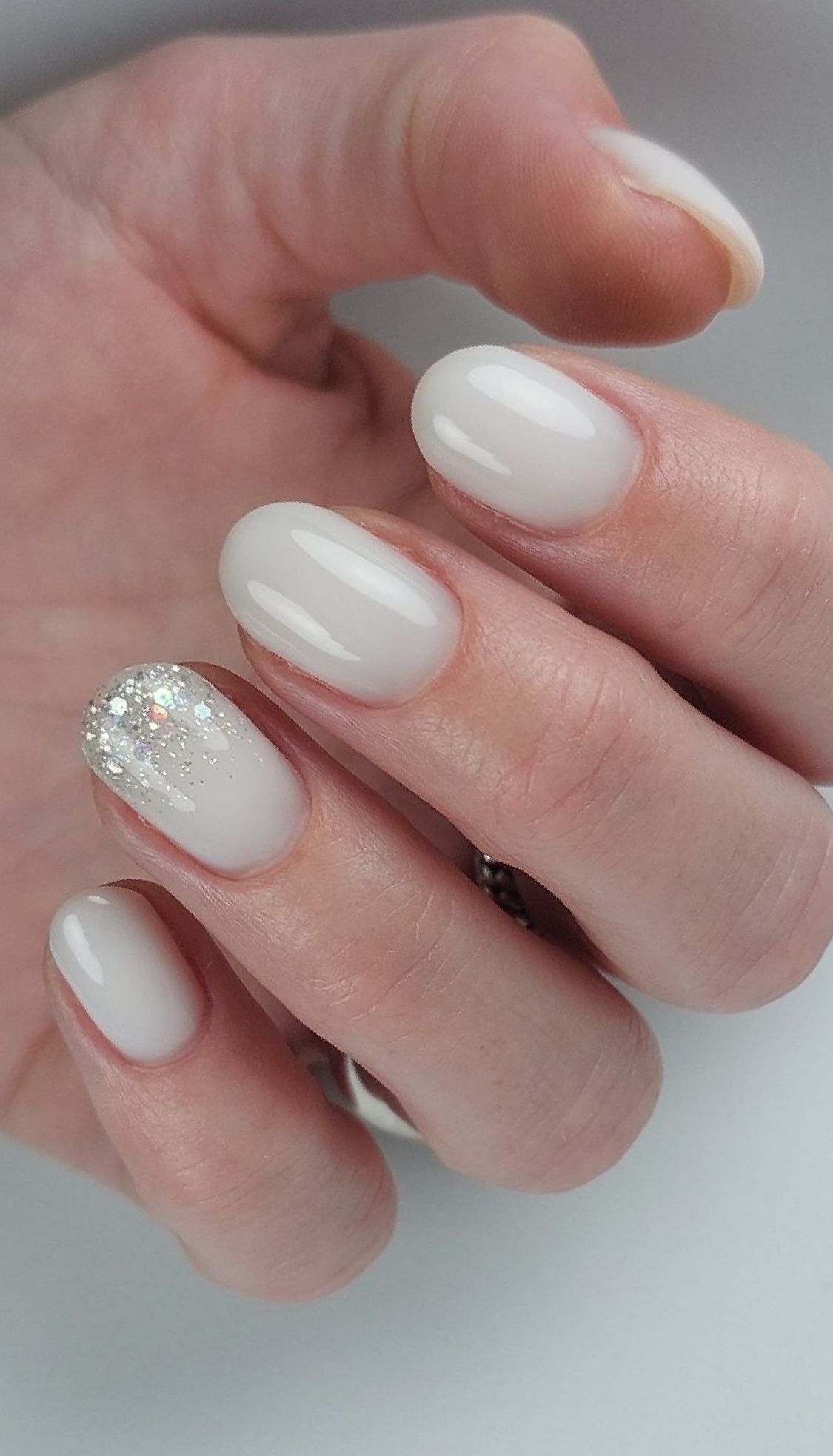 Versteviging van natuurlijke nagels met softgel of hardgel – dé oplossing voor sterke nagels in Friesland. 
