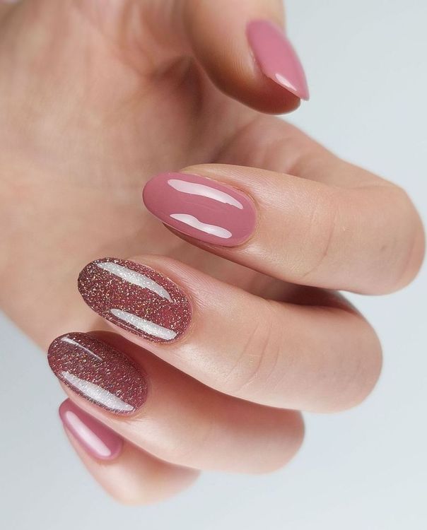 Natuurlijk ogende, stevige nagels met gelversteviging BIAB– populair bij klanten uit Leeuwarden.