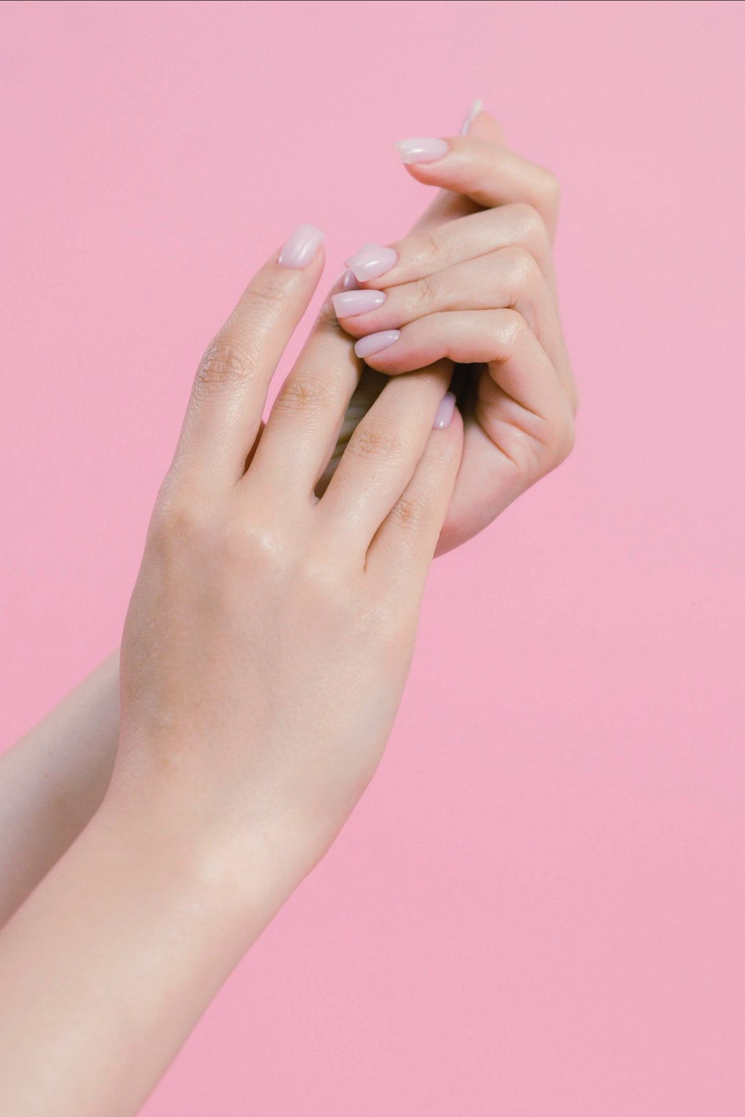 Verzorgende handbehandeling in nagelsalon Sint Annaparochie – zachte, gehydrateerde handen