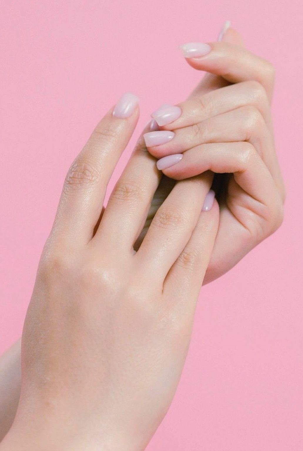 Verzorgende handbehandeling in nagelsalon Sint Annaparochie – zachte, gehydrateerde handen