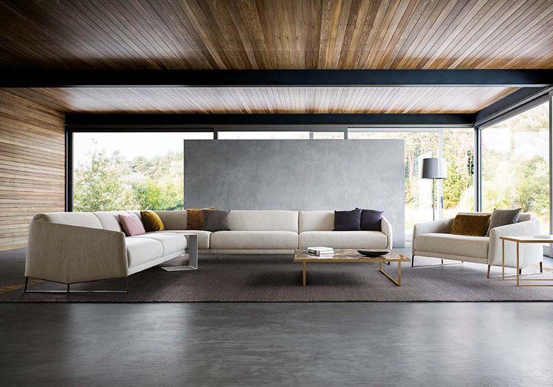 Soggiorno con divano angolare