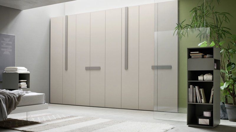 Armadio ad ante scorrevoli camera da letto