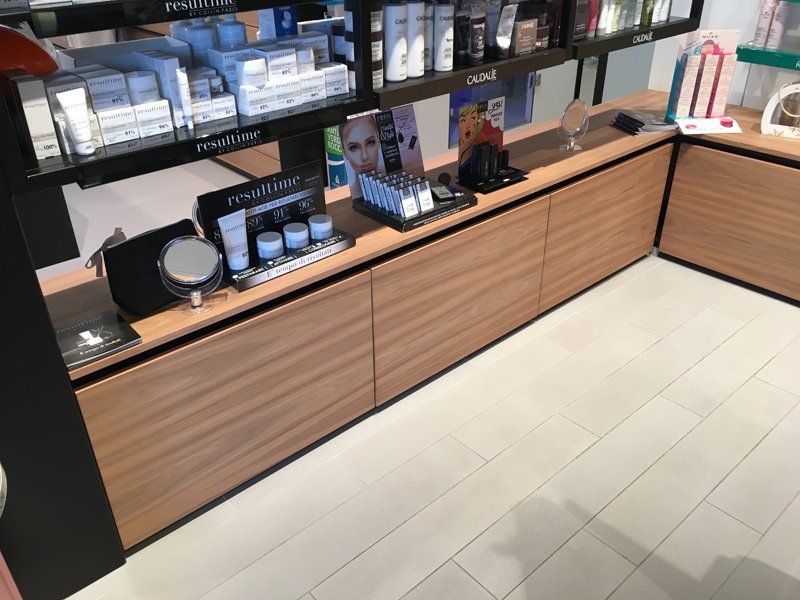 mobile espositore per farmacia