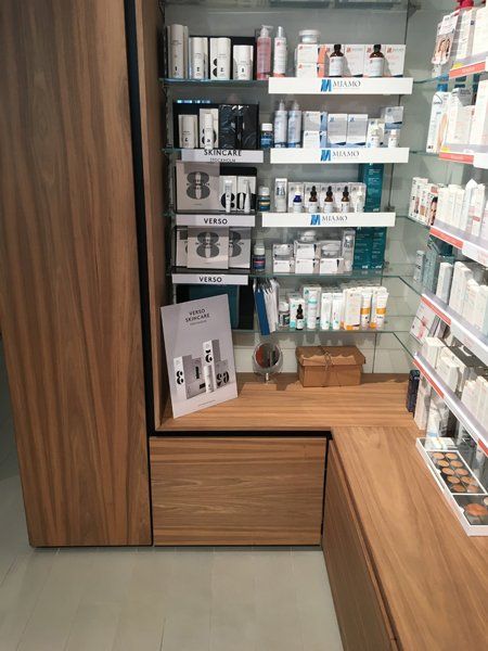 Mobile di una farmacia