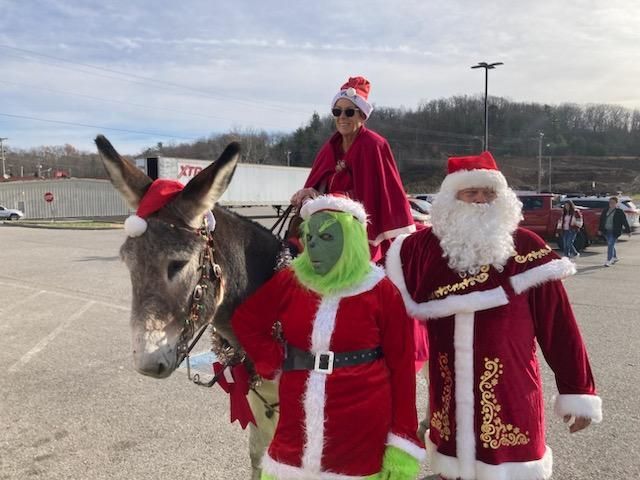 Dana Wilson wishing you a Merry Christmas from her and Wishbone. 