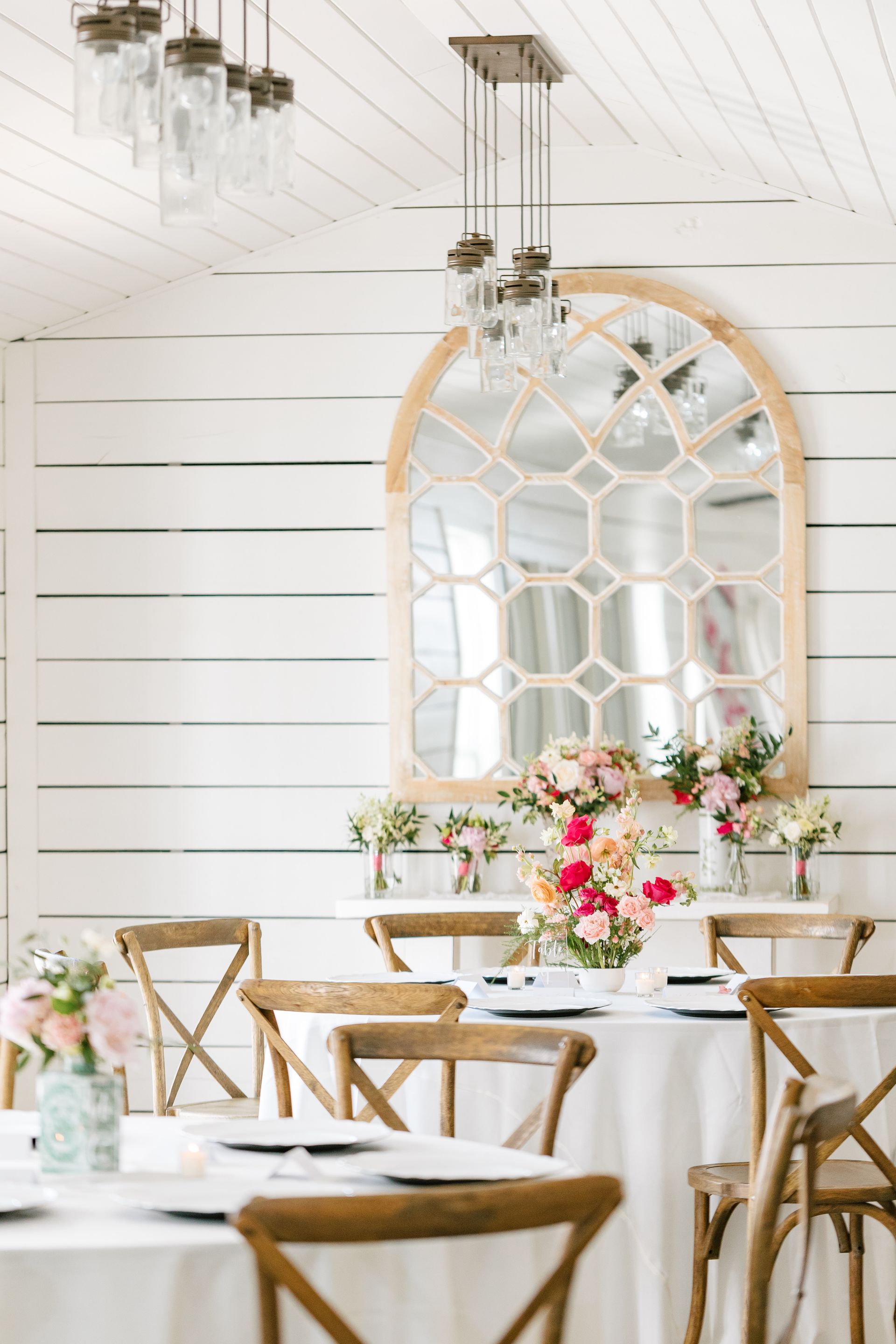 Rustic barn wedding decor ideas
