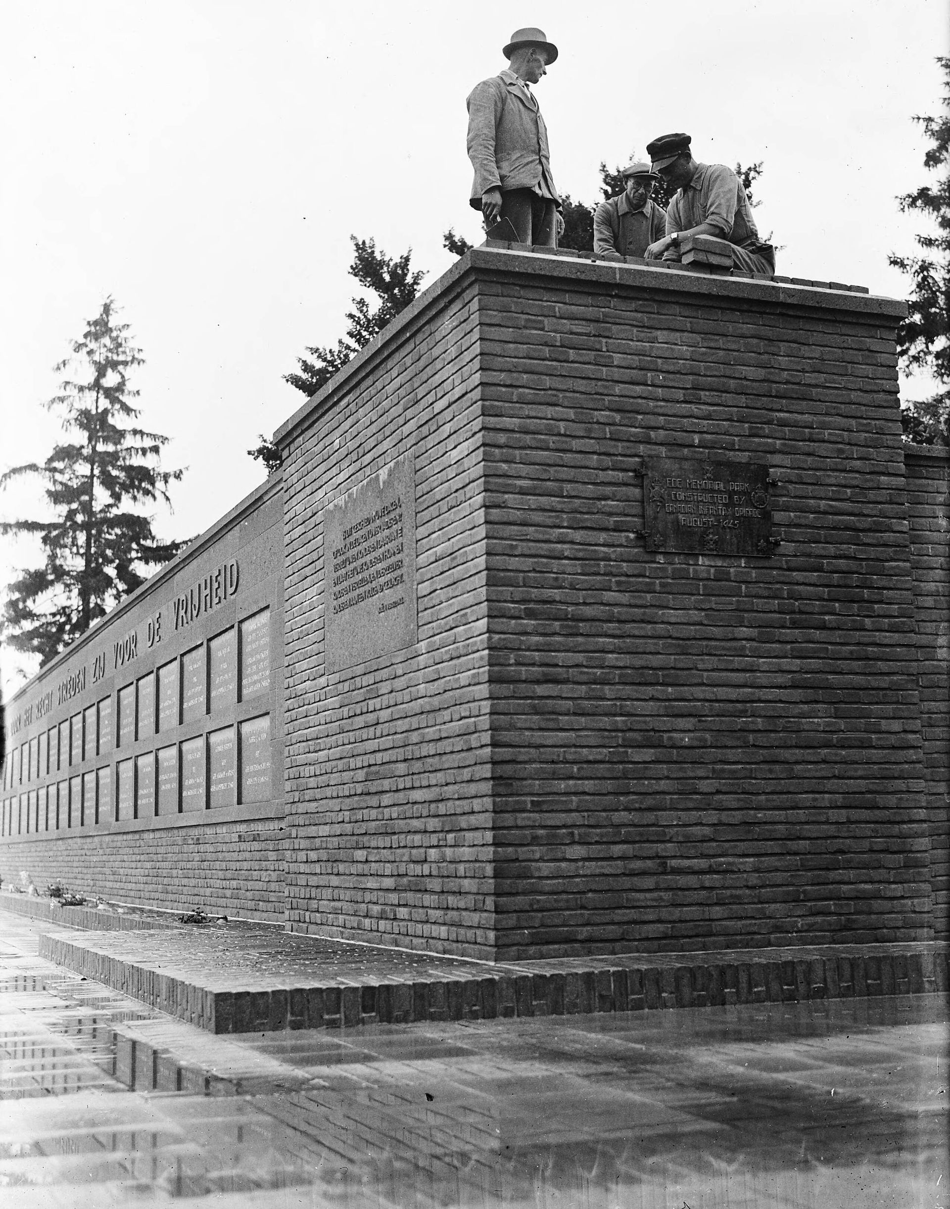 auteursrecht van de foto's liggen bij gemeentearchief, nationaal archief of Andre Hartgers. 