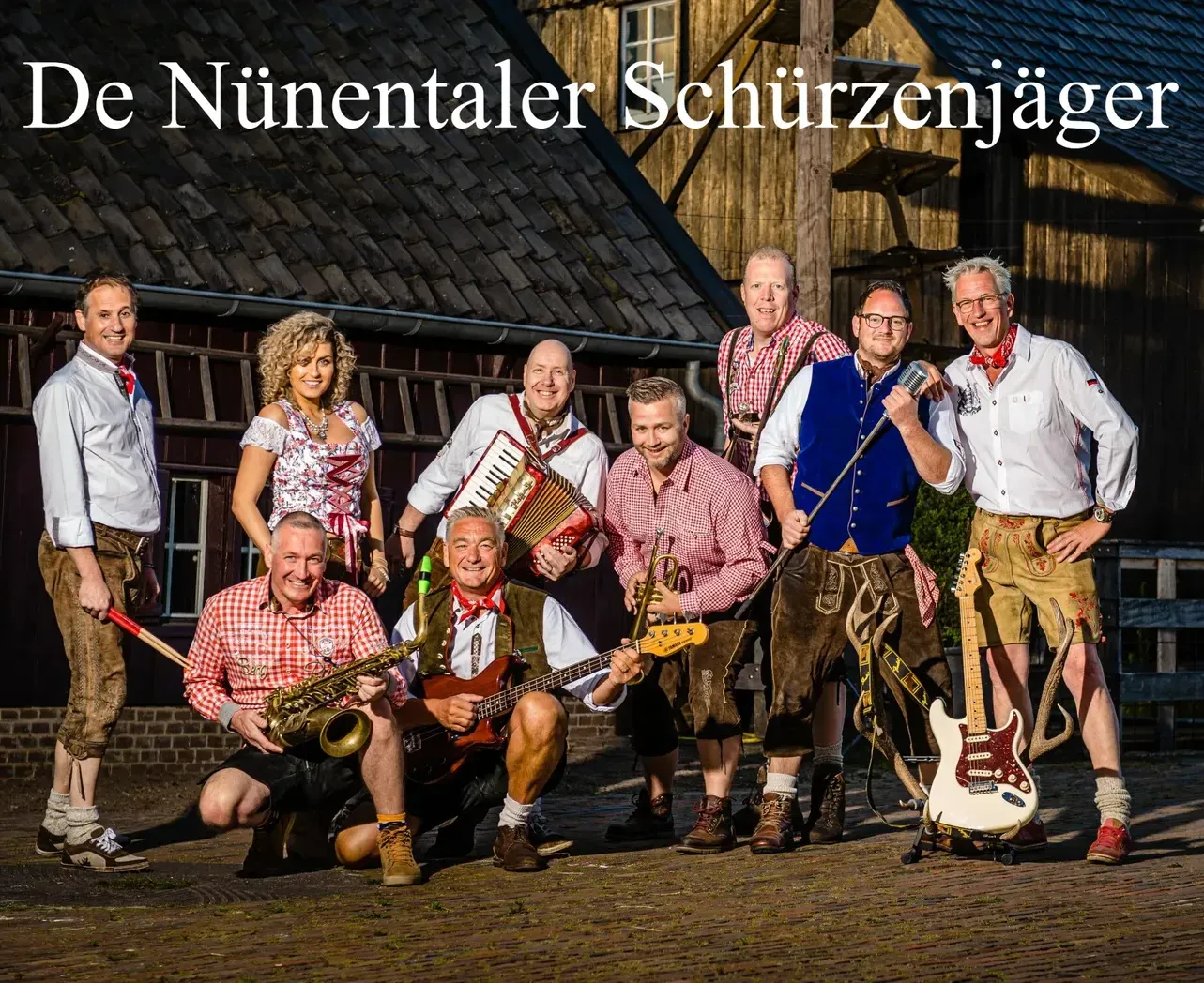 De Nünentaler Schürzenjäger - Saxen
Alweer 4 jaar ben ik de saxofonist van de Nunentaler, en zijn we in oktober de gehele maand op pad en doen wel 20 tot 30 shows.