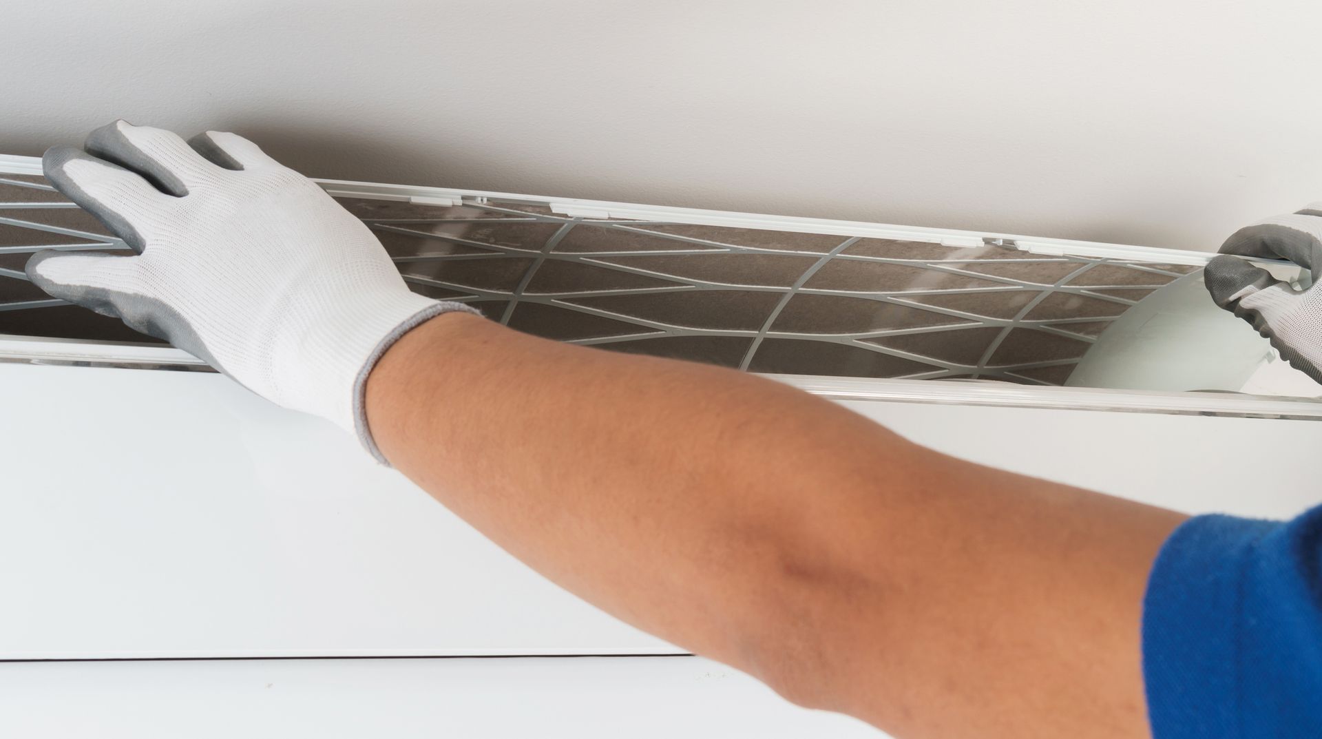 Air Conditioning Diagnostics from a Trutek Air Conditioning and Heating LLC’s technician in Glendale, AZ Air Conditioning Diagnostics from a Trutek Air Conditioning and Heating LLC’s technician in Glendale, AZ