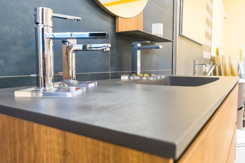 mobile bagno con rubinetto