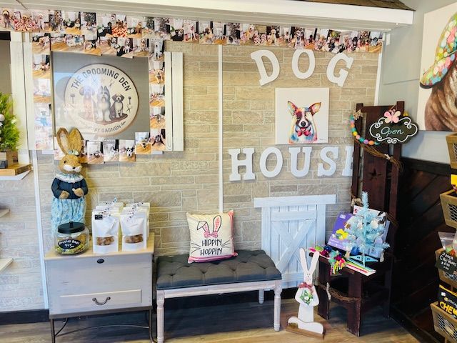A room with a dog house sign on the wall