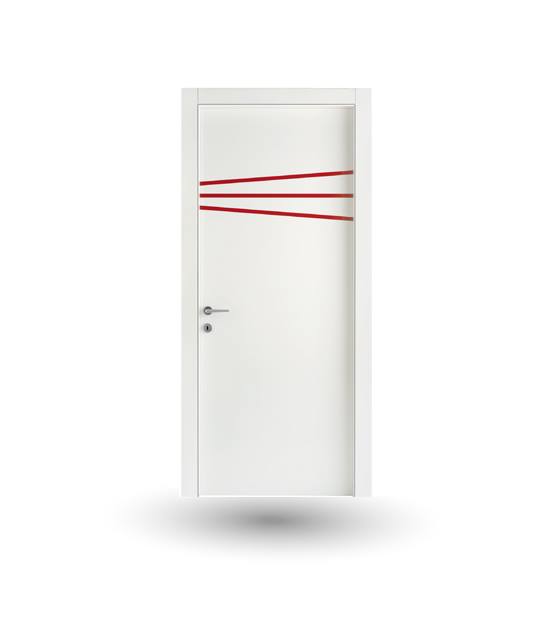 Porta bianca con linee rosse