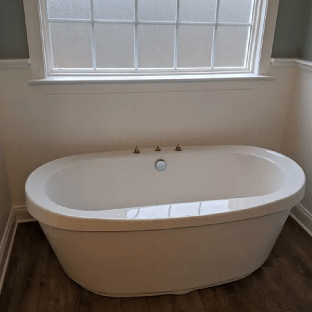 White Bath Tub — Forest, VA — Straight Line Painting & Tile Inc.