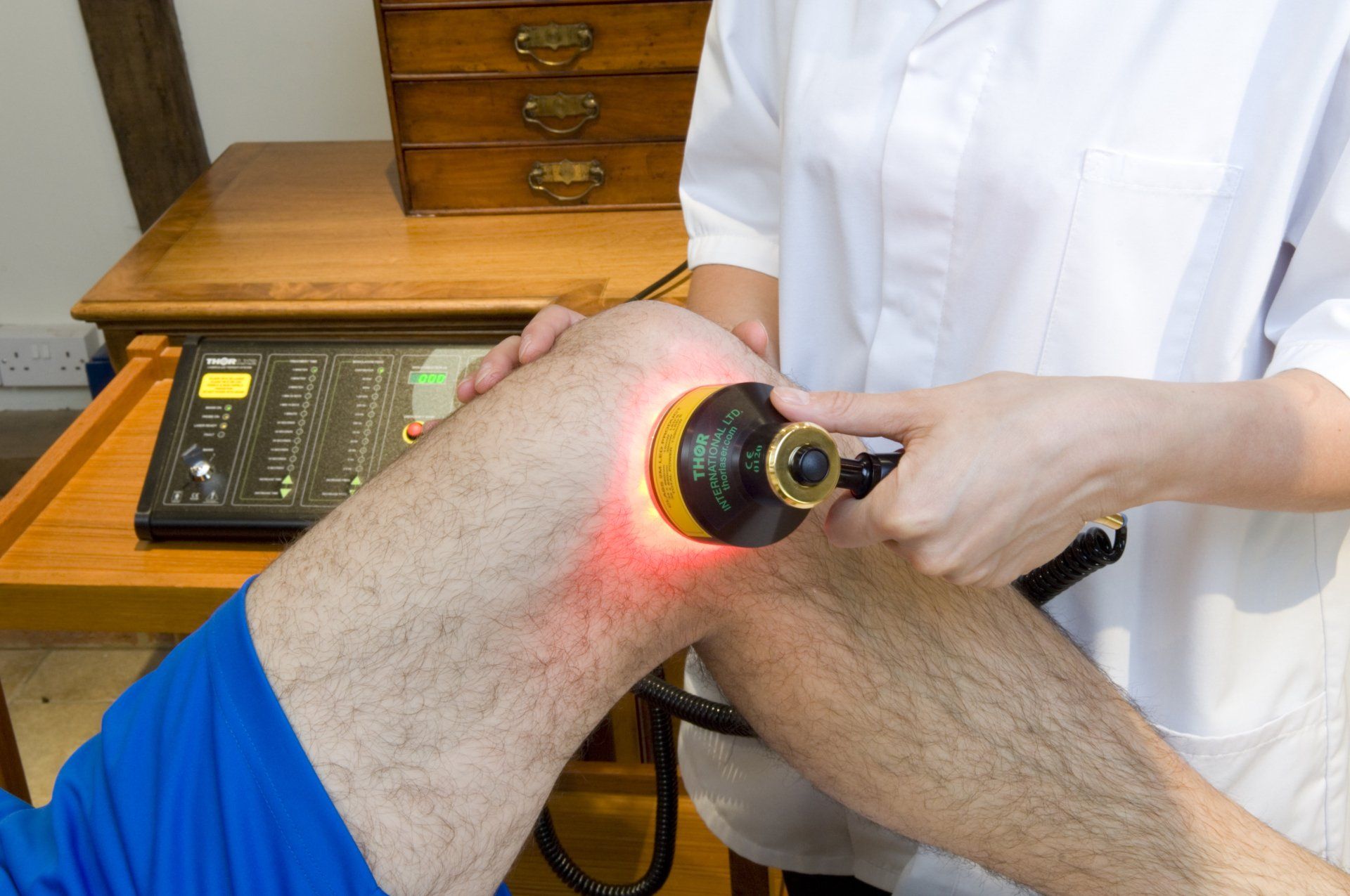 Man getting laser treatment on his knee