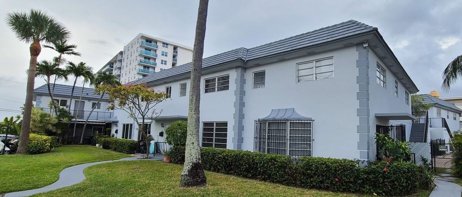 Exterior condominium building - Commercial painting in Miami,FL